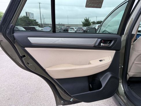 Used 2019 Subaru Outback 2.5i Premium AWD/4WD image 11