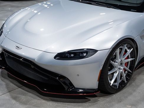 Used 2019 Aston Martin V8 Vantage Coupe RWD image 11