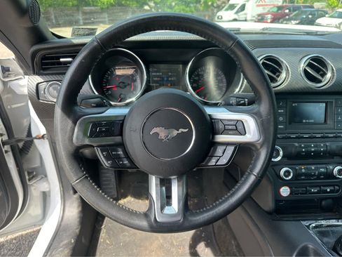 Used 2017 Ford Mustang Coupe RWD image 10