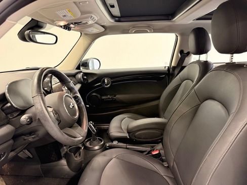 Used 2024 MINI Cooper 2-Door Hardtop FWD image 10