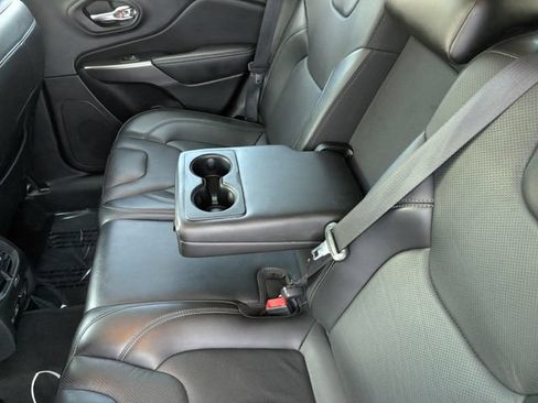 Used 2021 Jeep Cherokee Latitude Lux w/ Comfort/Convenience Group AWD/4WD image 24