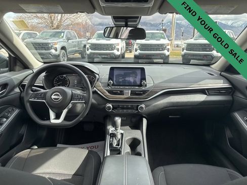 Used 2025 Nissan Altima 2.5 SV image 11