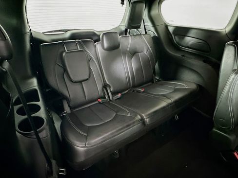 Used 2025 Chrysler Pacifica Select image 34