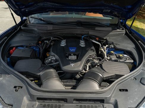 Used 2022 Maserati Levante Modena image 13