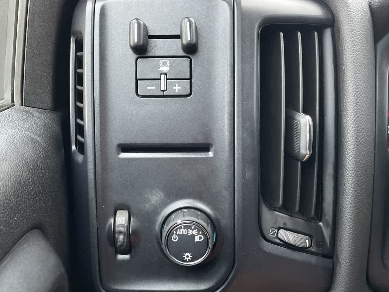 Used 2019 Chevrolet Silverado 2500 W/T AWD/4WD image 25