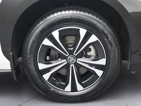 Used 2023 Toyota bZ4X AWD image 34