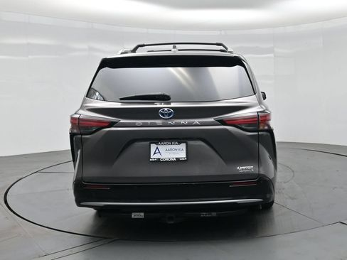 Used 2021 Toyota Sienna Limited FWD image 32