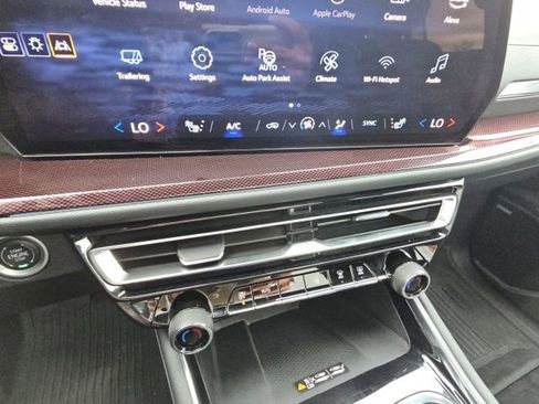 Used 2024 Chevrolet Traverse Z71 w/ Enhanced Driving Package AWD/4WD image 22