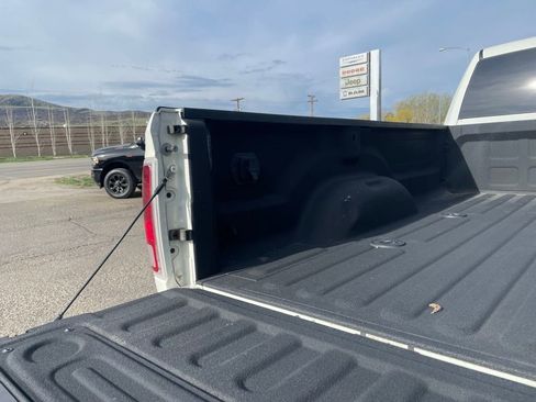 Used 2017 RAM 2500 Laramie AWD/4WD image 9
