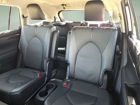 Used 2022 Toyota Highlander Limited image 13