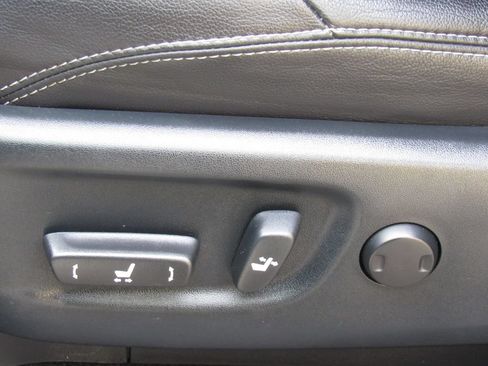 Used 2022 Toyota 4Runner Limited AWD/4WD image 12