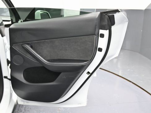 Used 2023 Tesla Model Y Long Range image 41
