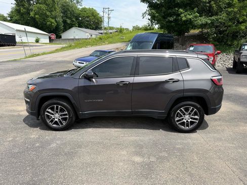 Used 2020 Jeep Compass Latitude w/ Cold Weather Group AWD/4WD image 2