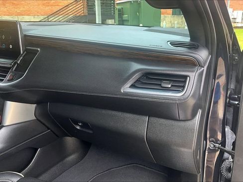 Used 2023 Chevrolet Tahoe Premier AWD/4WD image 23