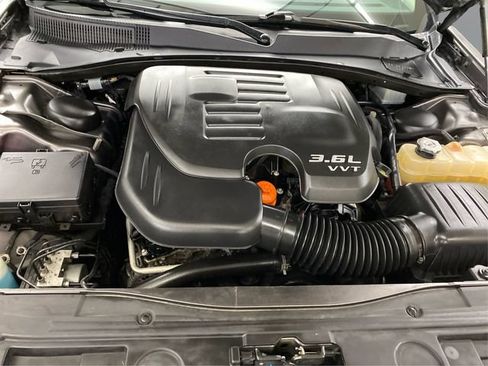 Used 2017 Chrysler 300 C AWD/4WD image 13