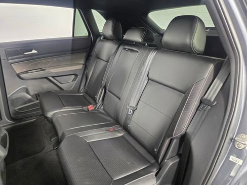 Used 2022 Volkswagen Atlas Cross Sport SE FWD image 15