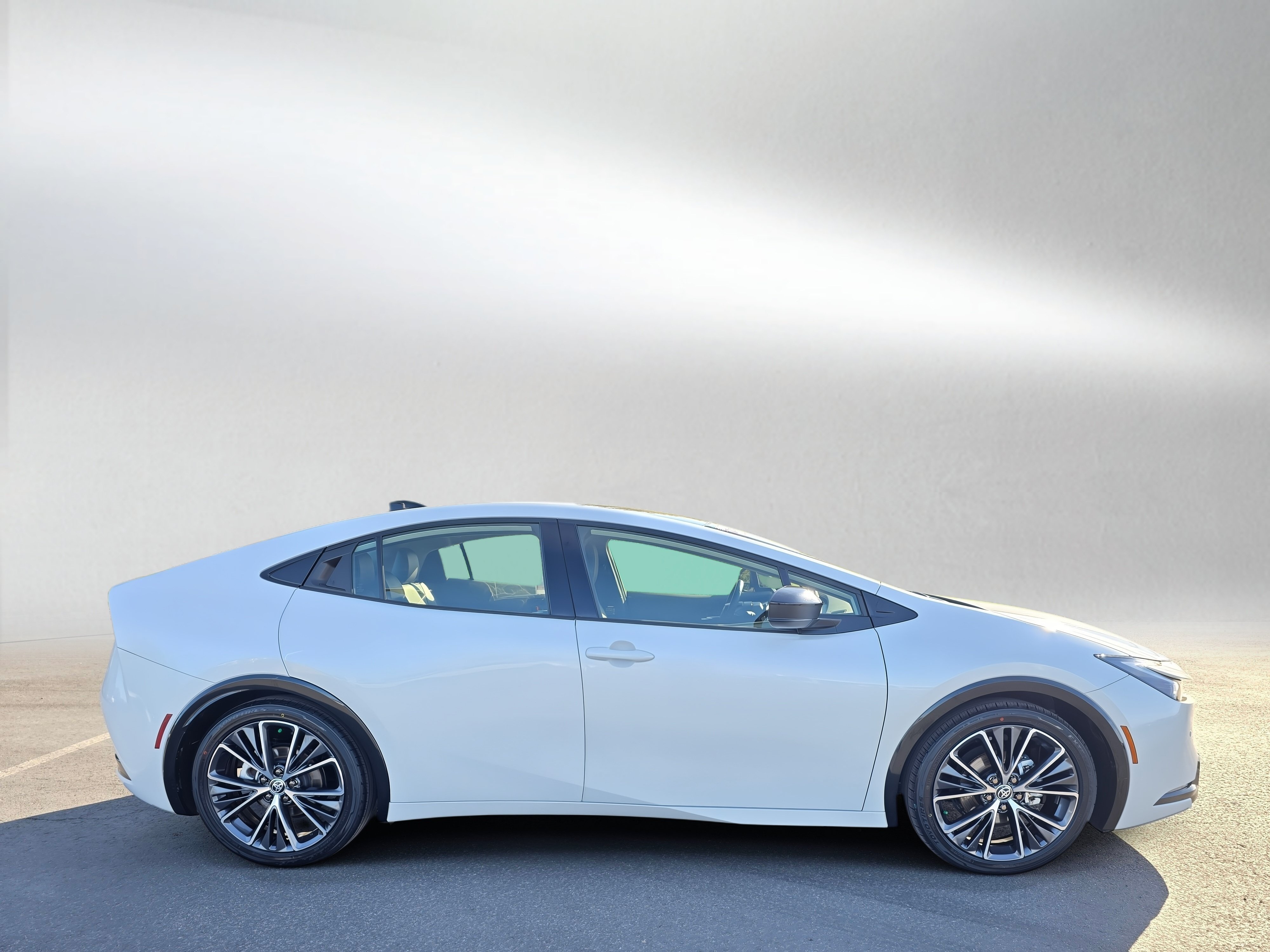 Certified 2025 Toyota Prius XLE FWD image 6