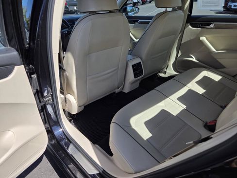Used 2017 Volkswagen Passat 1.8T SE FWD image 14