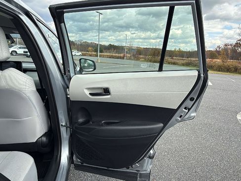 Used 2022 Toyota Corolla Cross L image 18