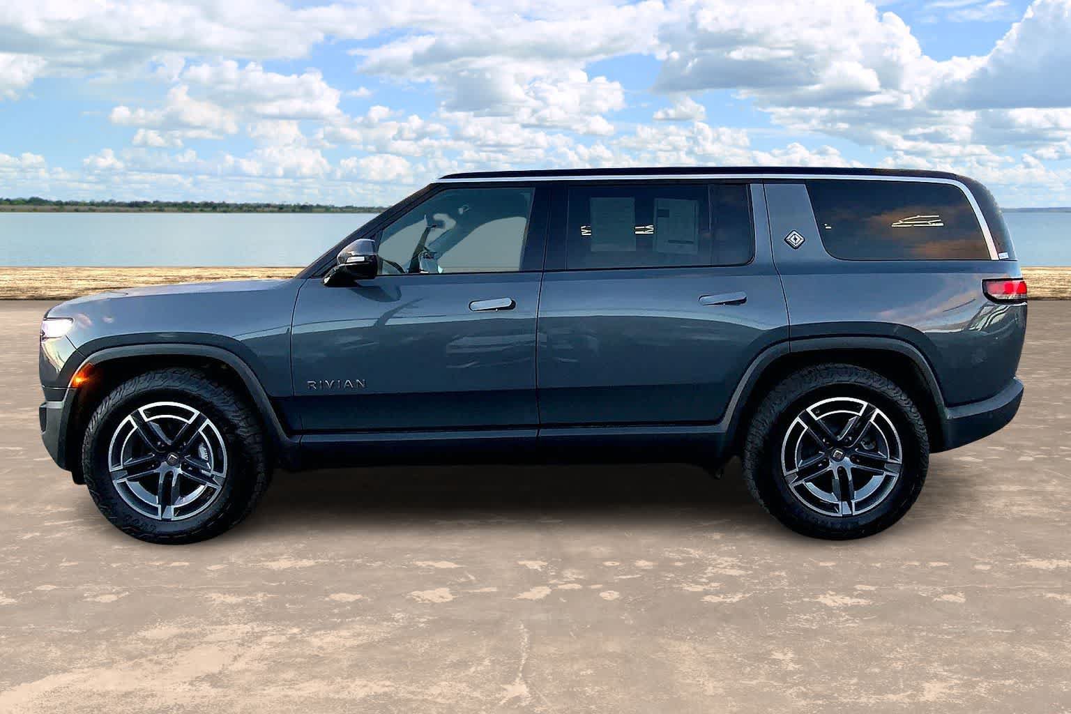 Used 2025 Rivian R1S Adventure Dual AWD/4WD image 3
