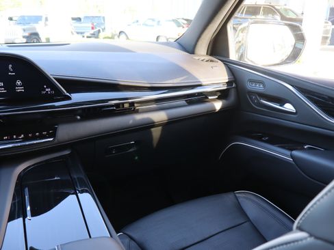 Used 2024 Cadillac Escalade Sport w/ LPO, ONYX Package AWD/4WD image 15
