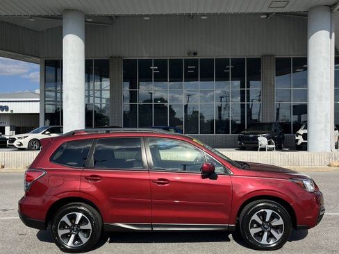 Used 2017 Subaru Forester 2.5i Premium image 2