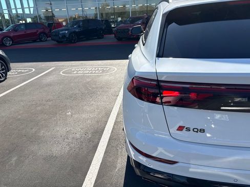 Used 2025 Audi SQ8 Prestige AWD/4WD image 2