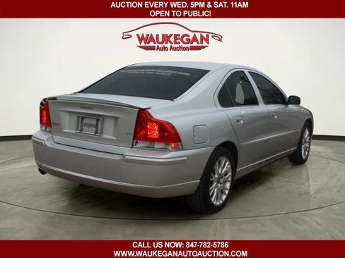 Used 2005 Volvo S60 T5 image 3