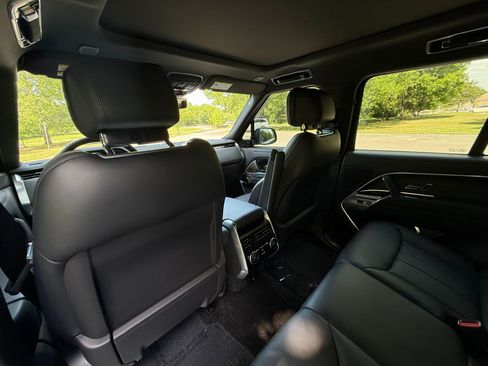 Used 2025 Land Rover Range Rover SE AWD/4WD image 16