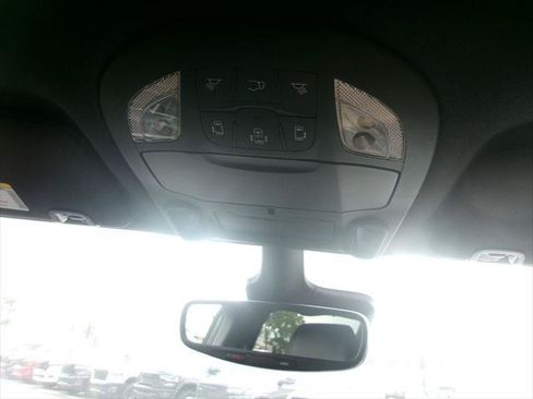 Certified 2025 Chrysler Pacifica Limited FWD image 20