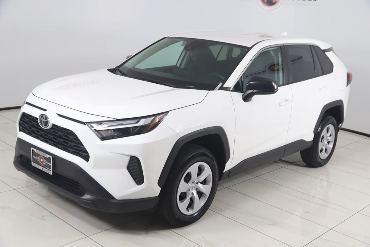 Used 2025 Toyota RAV4 LE AWD/4WD image 18