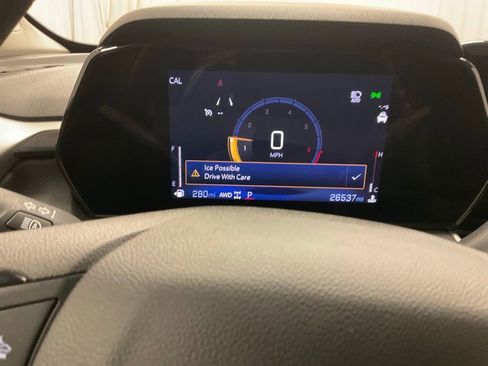 Used 2025 Chevrolet TrailBlazer LT image 2