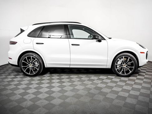 Certified 2023 Porsche Cayenne Turbo AWD/4WD image 9