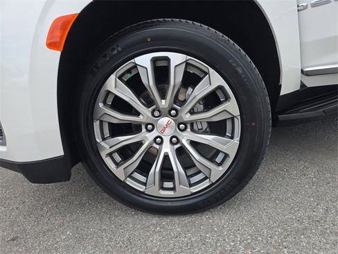 Certified 2021 GMC Yukon Denali w/ LPO, Illumination Package image 32