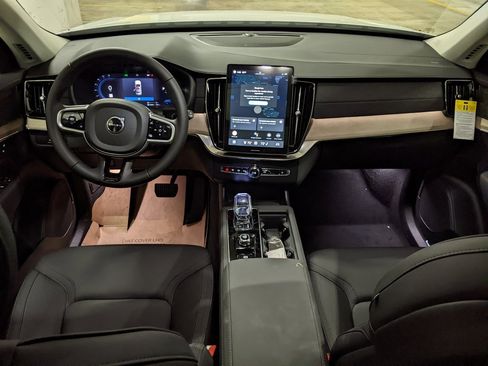 New 2025 Volvo XC90 T8 Plus w/ Protection Package Premier image 12