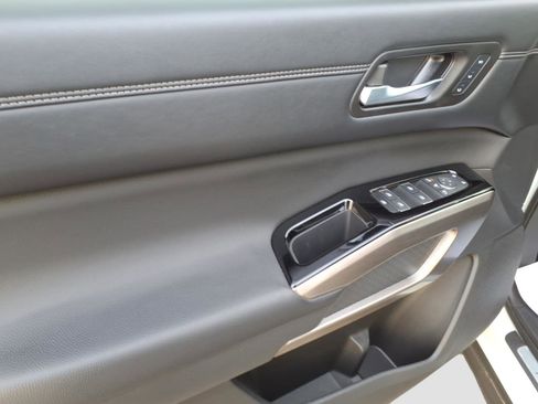 Certified 2024 Nissan Pathfinder Platinum image 13