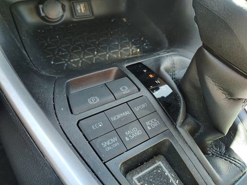 Used 2023 Toyota RAV4 XLE AWD/4WD image 16