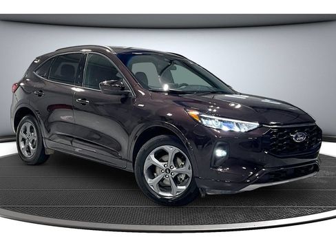 Used 2023 Ford Escape ST-Line Select AWD/4WD image 2