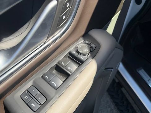 Used 2024 Chevrolet Tahoe Z71 w/ Luxury Package AWD/4WD image 11