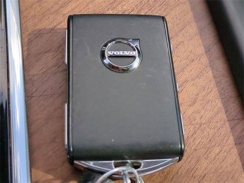 Certified 2023 Volvo XC90 B5 Plus image 29