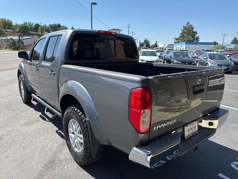 Used 2018 Nissan Frontier SV image 5