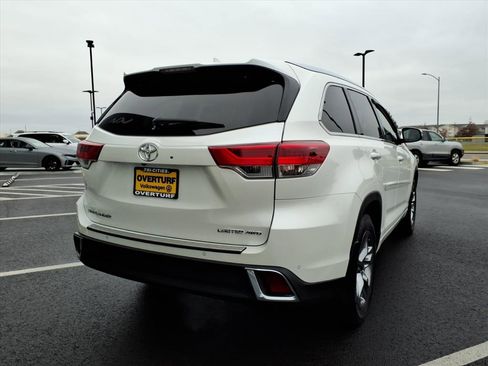 Used 2019 Toyota Highlander Limited Platinum image 4