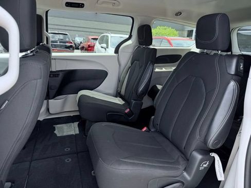 Certified 2023 Chrysler Voyager LX FWD image 21