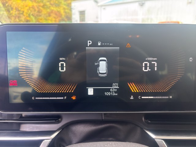 Used 2025 Kia Carnival FWD image 16