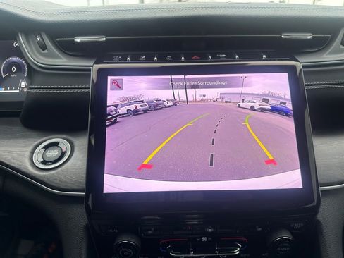 Used 2023 Jeep Grand Cherokee Limited w/ Black Appearance Package image 34