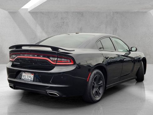 Used 2022 Dodge Charger SXT w/ Leather Interior Group RWD image 4