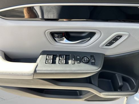 Certified 2025 Honda Pilot Touring image 17