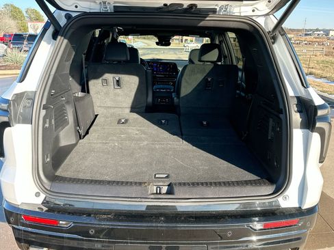 Used 2024 Chevrolet Traverse RS w/ LPO, Floor Liner Package image 25