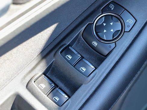 Used 2015 Ford Edge SE image 5