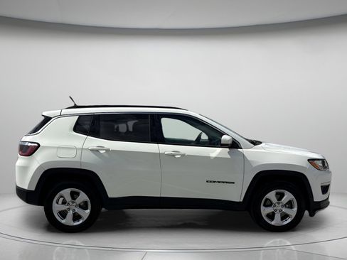 Used 2019 Jeep Compass Latitude image 2